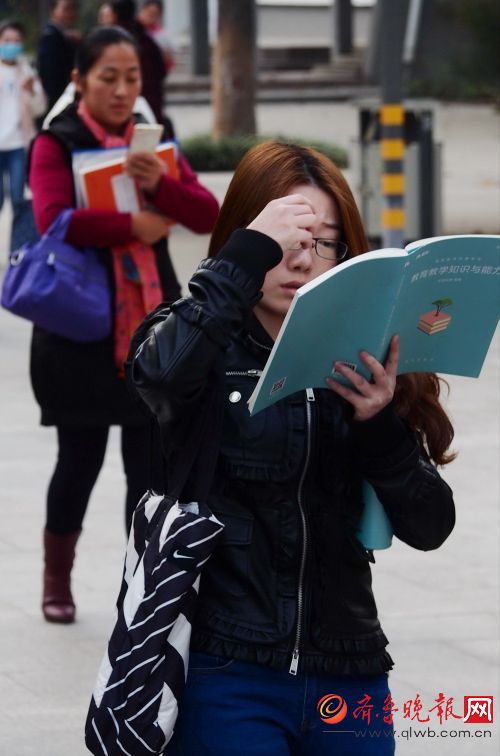 组图:教师资格证考试,个别考场八九成是女生