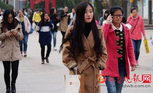 组图:教师资格证考试,个别考场八九成是女生