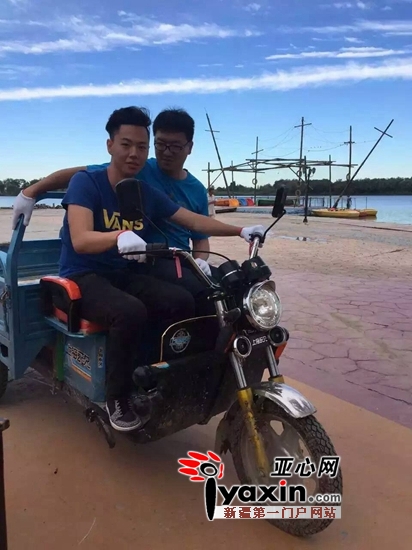 “赛车手”变身“三轮老司机”