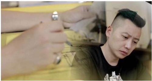 设计师刘昊威反复修改设计稿