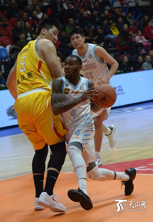 库里狂砍40分引领勇士逆转取胜