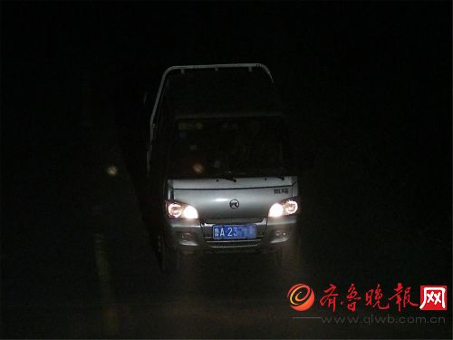 济南:开车低头看微信 撞到路边行人浑然不觉 肇