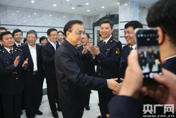 11月21日，李克强总理考察上海自贸区
