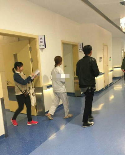 杨紫欢乐颂最新动态被打到住院，网友:第三张表情亮了