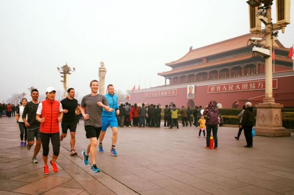 　　今年3月18日，扎克伯格晒照片，在北京天安门附近晨跑。　