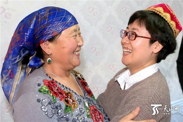 新疆哈密:交朋友走亲戚民族团结一家亲