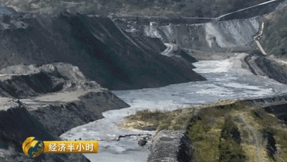 　　污染物压顶 庄稼死亡 井水废弃