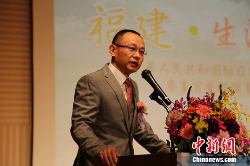 图为中国驻日使馆总领事王军致辞。尹法根 摄