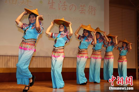 图为福建旅游推介会上表演的精彩节目。尹法根 摄
