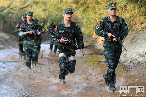 山中猛虎 水中蛟龙 武警特战队员多种地域挑战极限(图)_凤凰资讯