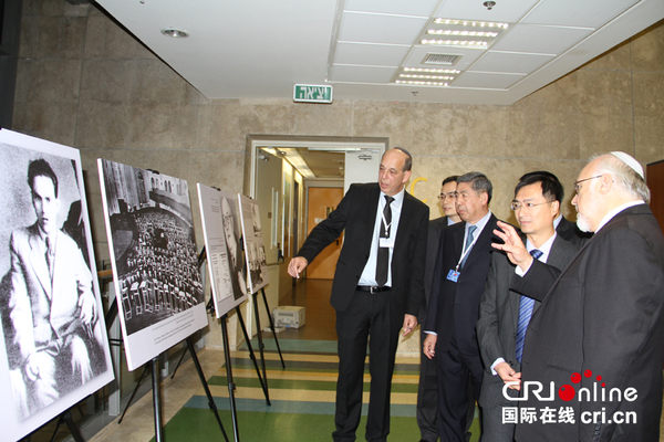　　“犹太人在近代中国”图片展在以色列巴伊兰大学举行。（摄影 孙伶俐）