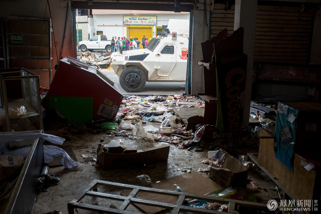 遭砸抢后的委内瑞拉 数十家华人商铺损失严重