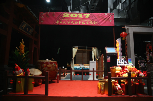 《明星大侦探2》剧照 何炅给处女座道具组点赞