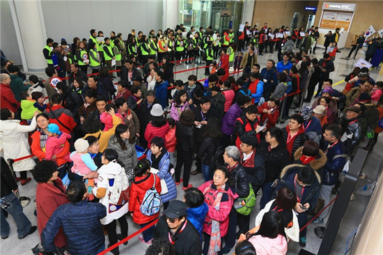 济州机场等待入境的中国游客（图片来自网络）
