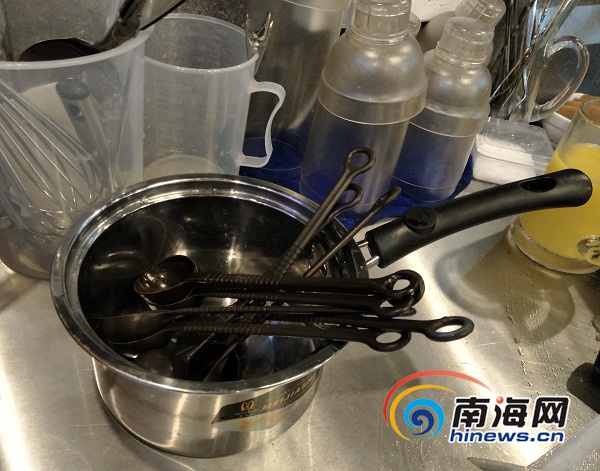 海鲜加工城_海口一海鲜城员工加工玉米汁用勺子“尝试”引顾客不满