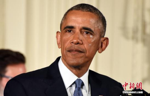 2016年1月5日，奥巴马白宫举行发布会，宣布将采取系列行政措施遏制枪支暴力。他在提及2012年桑迪胡克小学枪击案时落泪。中新社记者张蔚然摄