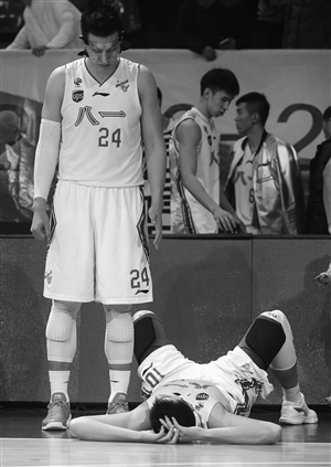 积分榜上的难兄难弟来了场心跳加速的绝杀较量