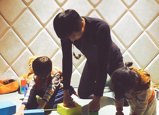 邓超带着儿女演狮子王，还说孙俪是只母狮子(图)