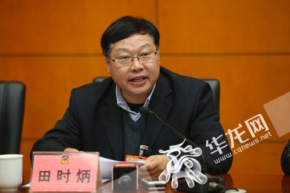 在科技创新方面，市农科院蔬菜花卉研究所副所长、国家大宗蔬菜产业技术体系岗位科学家田时炳提出建议。记者 李裕锟 摄