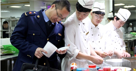 从酒店公开晒承诺到微信投票区市场监管局为你