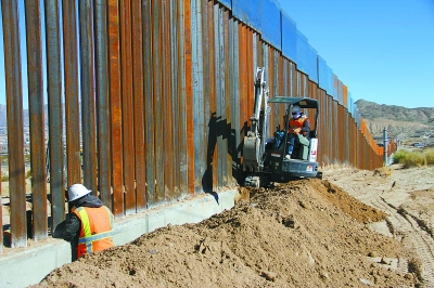 特朗普签行政令 美墨边境要造墙