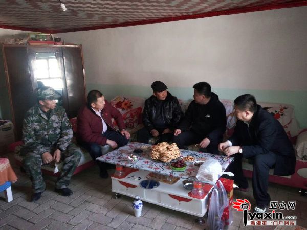 沿途中,赵文纪一行看望慰问了春节期间在维稳卡点坚守岗位的值守人员,送去了新年的问候,感谢他们的默默付出,并鼓励他们继续保持高度的责任心和昂扬的精神状态做好春节安保工作。