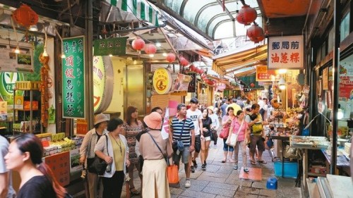 台当局拟放宽大陆游客个人游限制 上半年或施