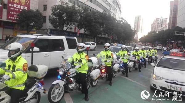 怎么当交警骑警 58cd1712-fff4-4431-b8b2-2841d6ebb4dd_size41_w600_h337.jpg