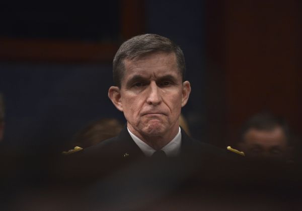 台媒:弗林辞职对特朗普冲击堪比 水门案