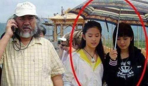 风水轮流转:杨幂曾为刘亦菲撑伞!