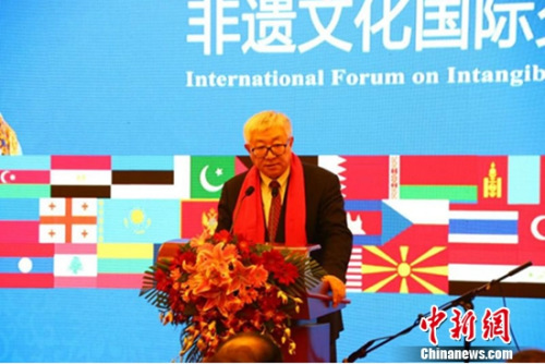 中国国际教育电视台台长李世强发表讲话