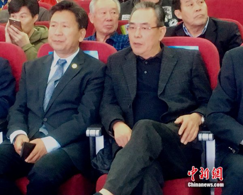 中国足协主席蔡振华（右）。中新网记者王牧青摄