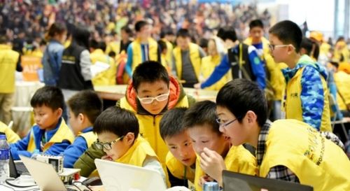 4岁参赛!WER机器人活动中心联赛报名选手现低龄化_凤凰资讯
