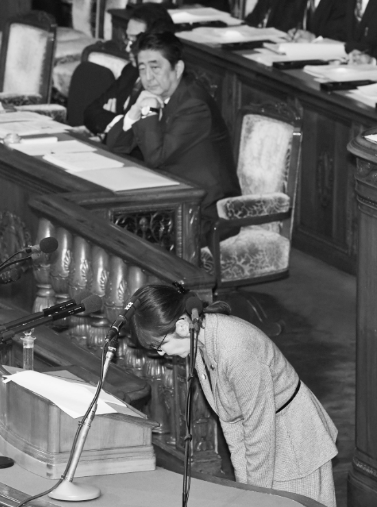 14日，稻田朋美在国会为前一天的虚假证词谢罪。