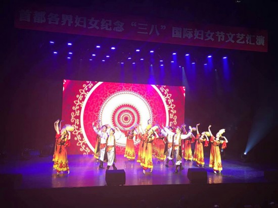 舞蹈《情系库尔勒》