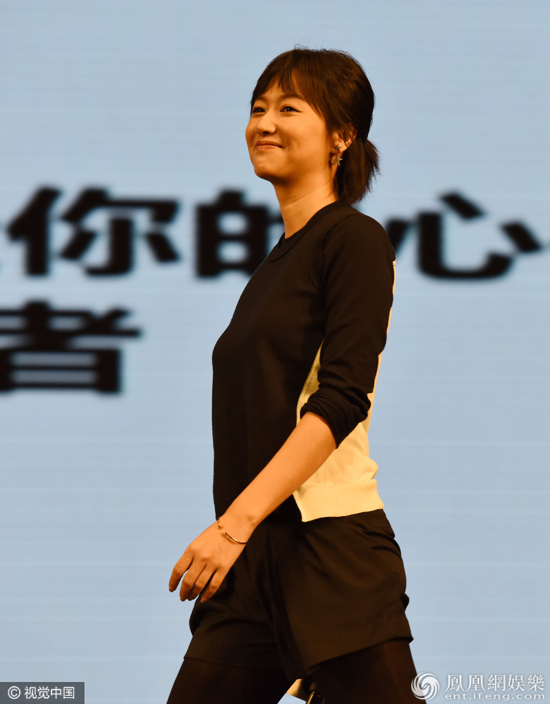 42岁徐静蕾有爱情滋润身材发福 上台气场足