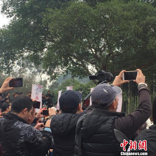 百余名中学生斗唱飙歌亮相广西柳州原生态山歌