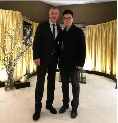 康再生先生与金伯利钻石集团总裁董搏先生亲切交流并合影