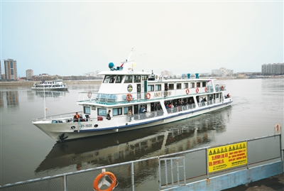 中俄界江重启明水期客运