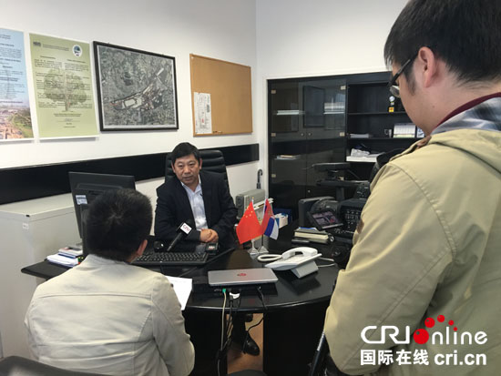 河钢集团唐钢公司副总经理、河钢斯梅代雷沃钢厂董事会成员宋嗣海接受本台记者采访。