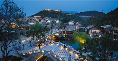 位于京北司马台长城脚下的龙湖·长城源著，以优质的旅游配套受到购房者青睐，前4月网签量达到543套。资料图片