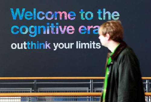 资料图片：IBM公司展台的宣传标语。