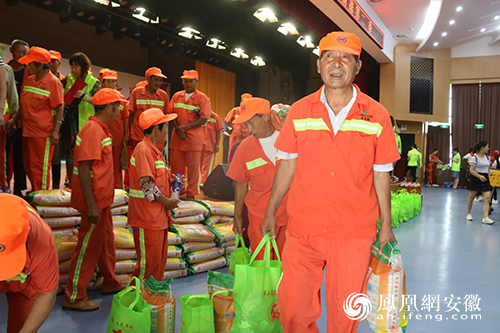 安徽庐江:情系清洁工 夏季高温也清凉