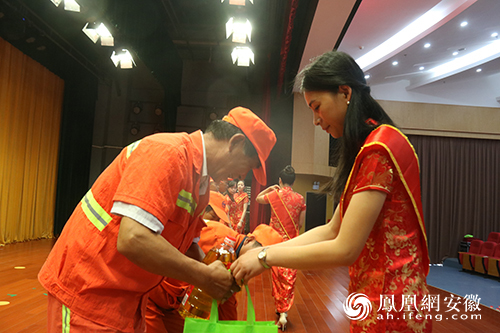 安徽庐江:情系清洁工 夏季高温也清凉