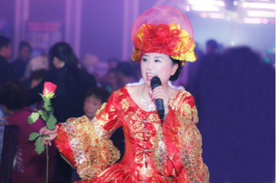 香港著名歌手纯紫、吴清心慈善唱响精彩绝伦|