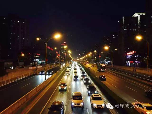 网约车司机：用车轮无数次丈量北京后，或要被判出局