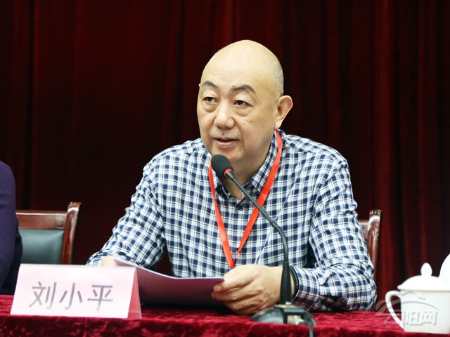 云阳县长覃昌德：积极开展精准健康扶贫工作