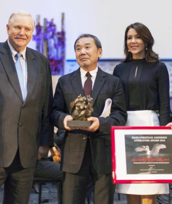 村上春树还是获奖了 演讲对欧洲排外倾向表警