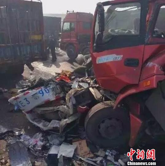 邢汾高速公路因团雾发生9起交通事故致2死6伤（图）
