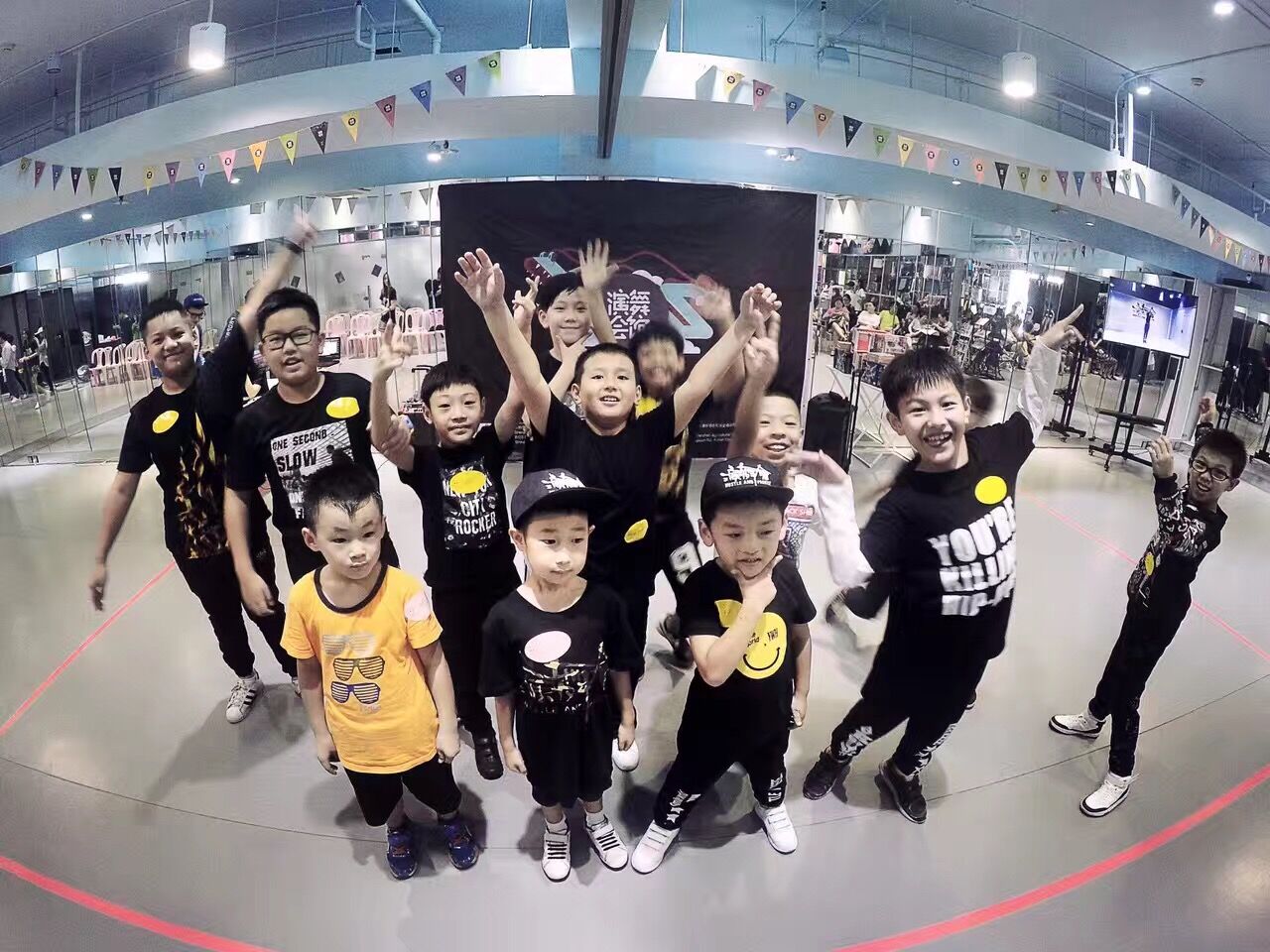 零基础学街舞 深圳演舞会馆少儿街舞培训机构